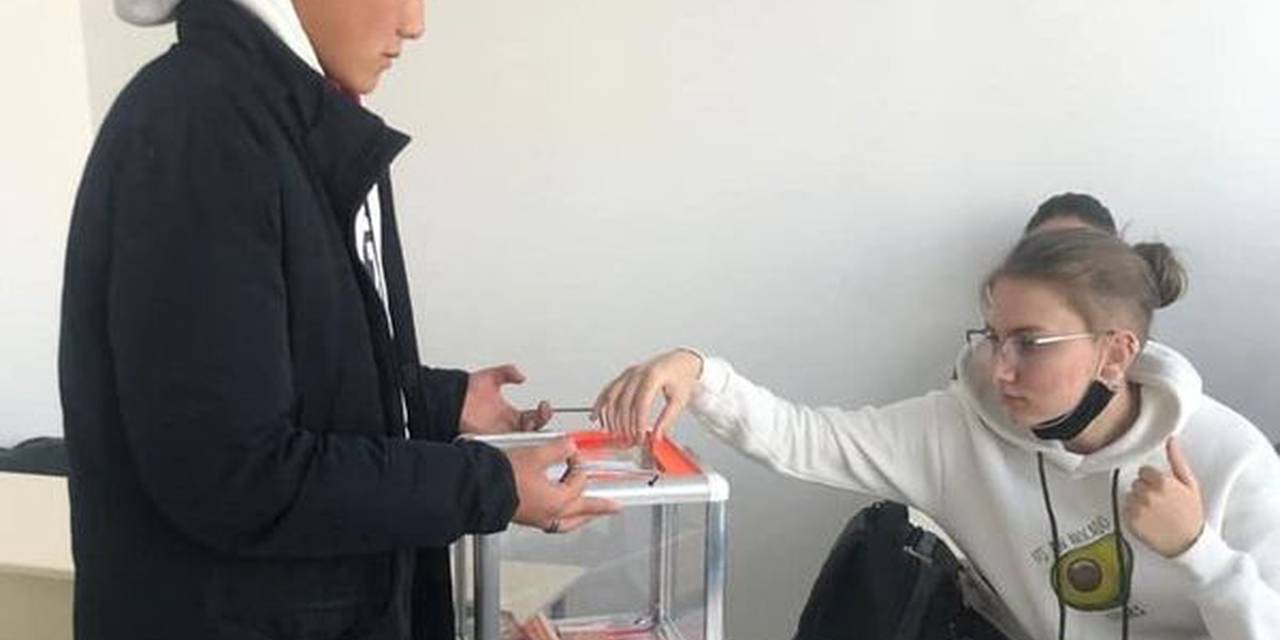 Университет Адам собрал благотворительную сумму