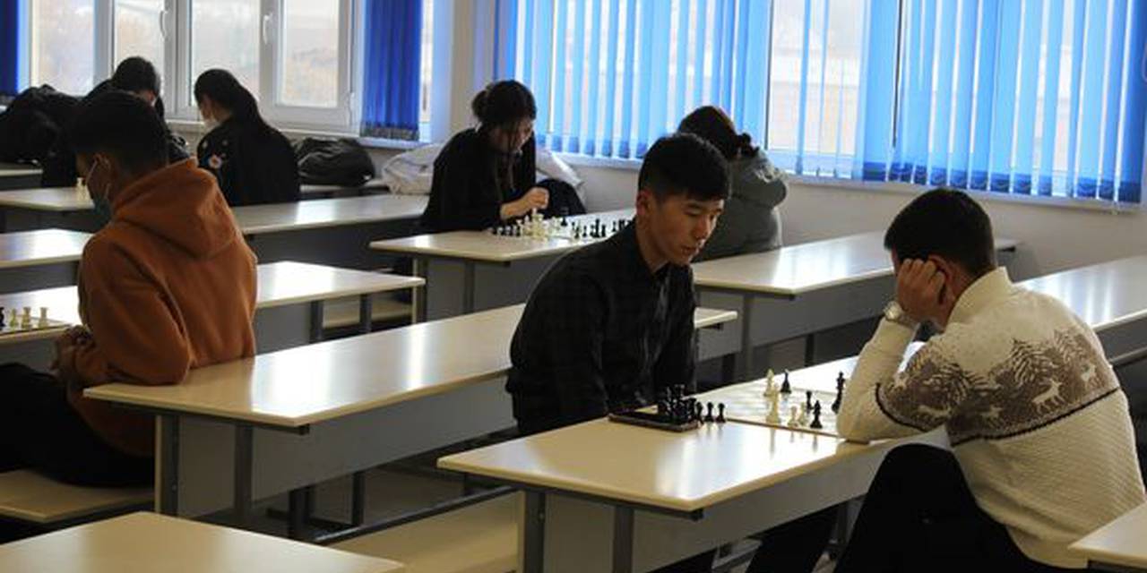 А вот и прошел турнир по шахматам в стенах Университета Адам