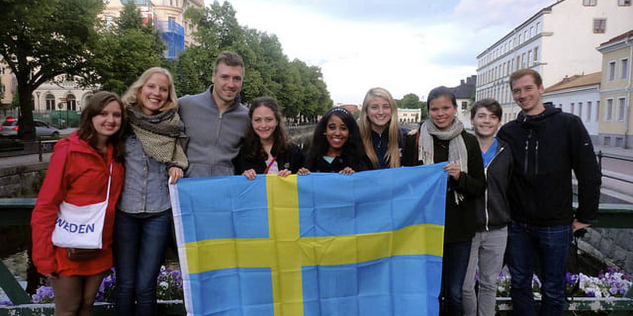 В Университете Адам для студентов программы Информационные системы и технологии открыта возможность программы обмена студентов с Технологическим факультетом университета Линнеус, Швеция.