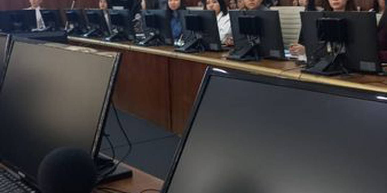 Cтуденты программы "Менеджмент и туризм" Кулубекова Назик, Сатыбаева Сезим и Орозобекова Айгерим приняли участие в Межвузовской студенческой научно-практической конференции