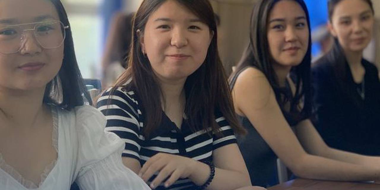 Для наших студентов 3 курса была отличная возможность принять участие в тренинге «Навигатор на рынке труда» который был организован при поддержке МОН КР и ассоциации JIA