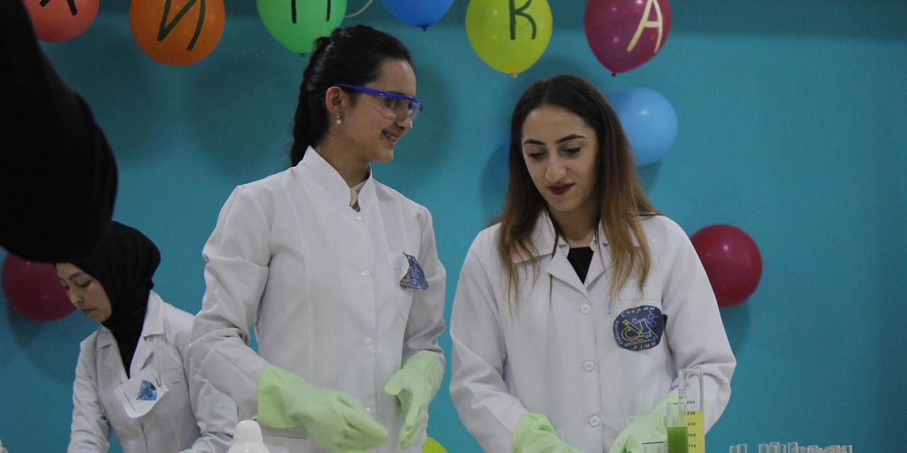 Департамент медико-биологических дисциплин ВШМ Университета Адам 23 мая 2023 года совместно с Азиатским Медицинским Институтом им. С. Тентишева и Международным Медицинским Университетом провели праздничное мероприятие, посвященное ко Дню химика.