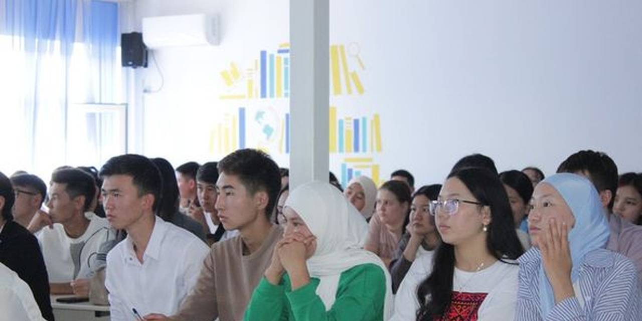 5 сентября наш Университет провел гостевую лекцию с член-корреспондентом РАН, руководителем Центра устойчивого развития и здоровья среды ИБР РАН Владимиром Михайловичем Захаровым.