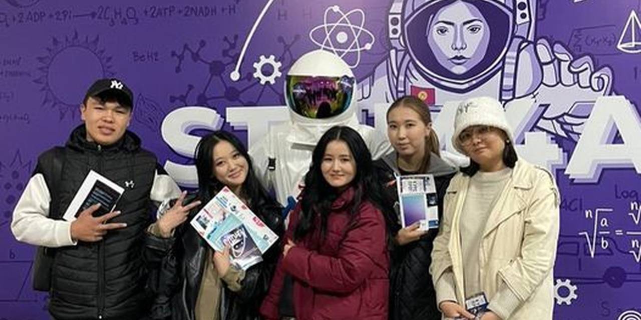 27 октября студенты второго курса направления "Информационные системы и технологии" вместе с методистом Аргынбай кызы Перизат посетили мероприятие "STEM4ALL для будущего профессий".