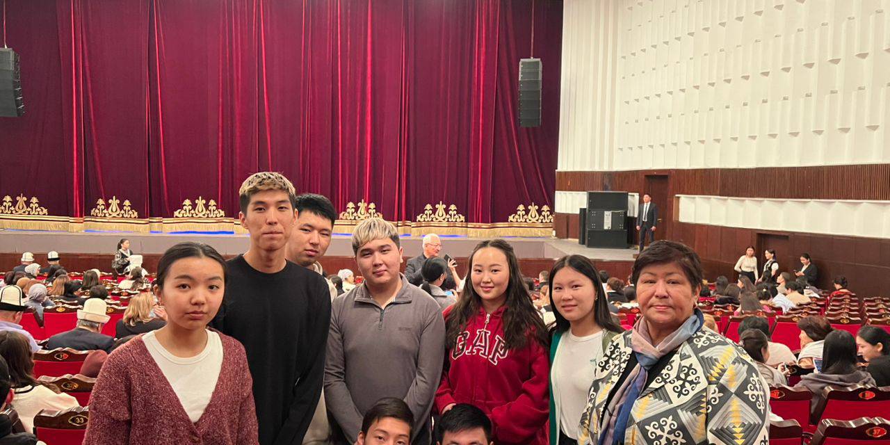 23 ноября  студенты групп Лечебного дела посетили  мероприятие посвященный ко дню эпоса "Манас"в Национальной Филармонии