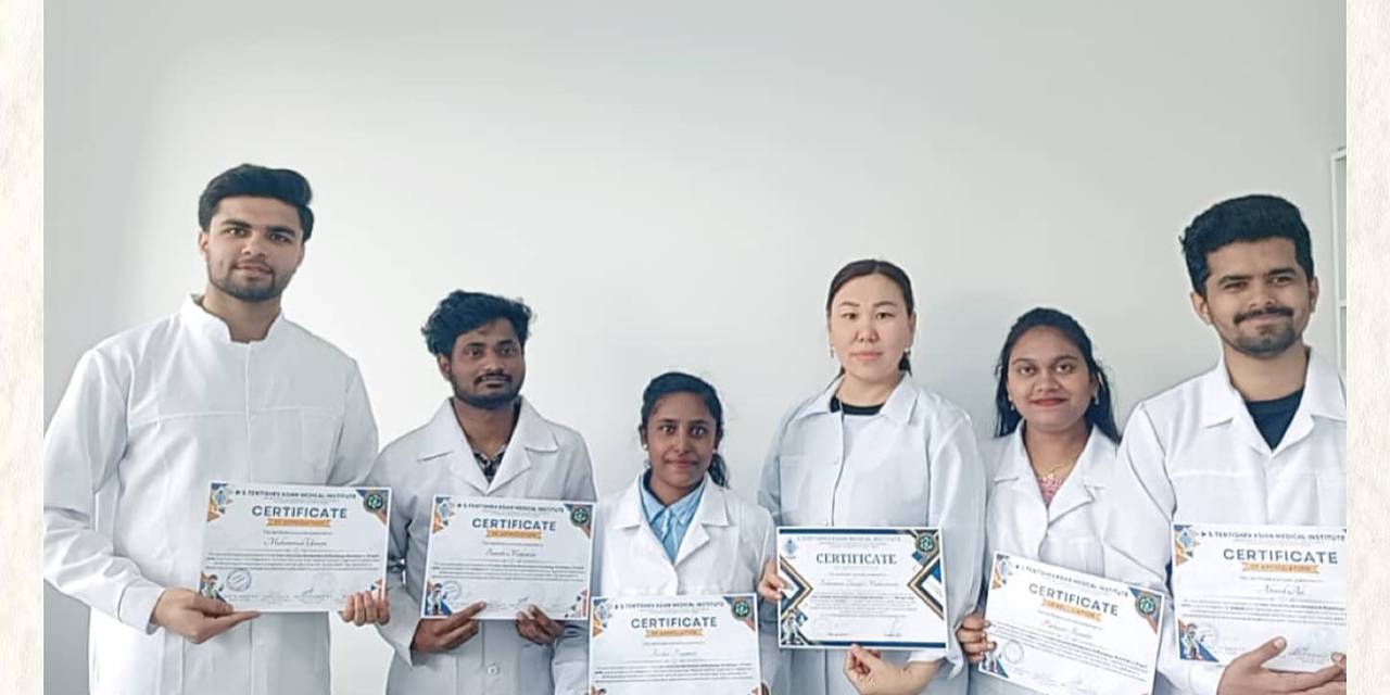 19 апреля 2025 года студенты 2 курса ВШМ Университета АДАМ приняли участие в Межвузовском практическом семинаре по дисциплине «Общая химия» (биохимия и физиология крови), которая проходила в АзМИ им. С. Тентишева г. Кант