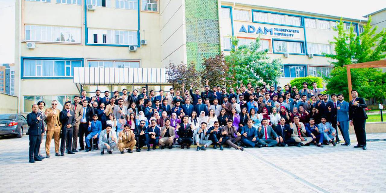 В Университете Адам прошла торжественная церемония выпуска студентов медицинского факультета, ставшая ярким событием в жизни университета и его выпускников