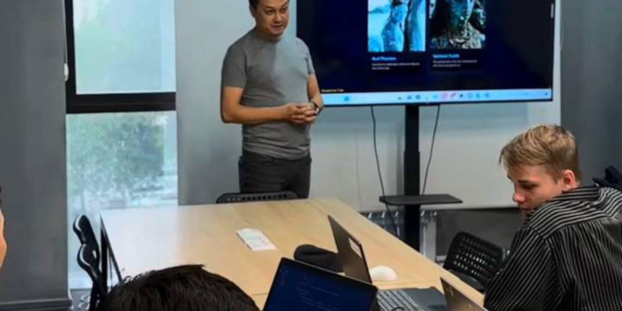 2026-жылдын 15-апрелинде АДАМ Университетинин студенттери Geeks Studio билим берүү борборуна жана IT-компаниясына барышты